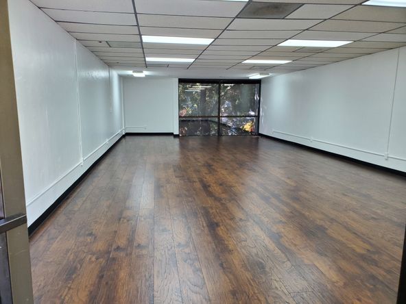 EXTRA LARGE, PRIVATE SUITE. OPEN SPACE, SEVERAL USES.